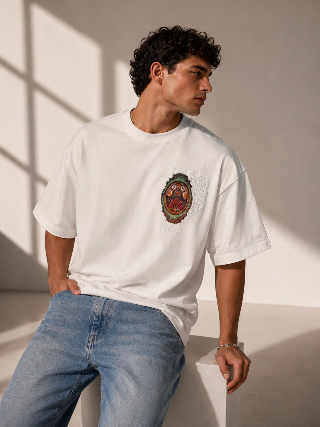 Unisex Vintage Frame Embroidered T-Shirt HECLIC