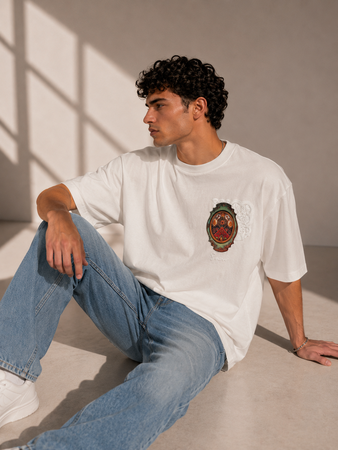Unisex Vintage Frame Embroidered T-Shirt HECLIC